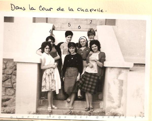 ORAN 1962 A L ASCENCION DANS LA COUR DE LA CHAPELLE DE SANTA CRUZ.JPG